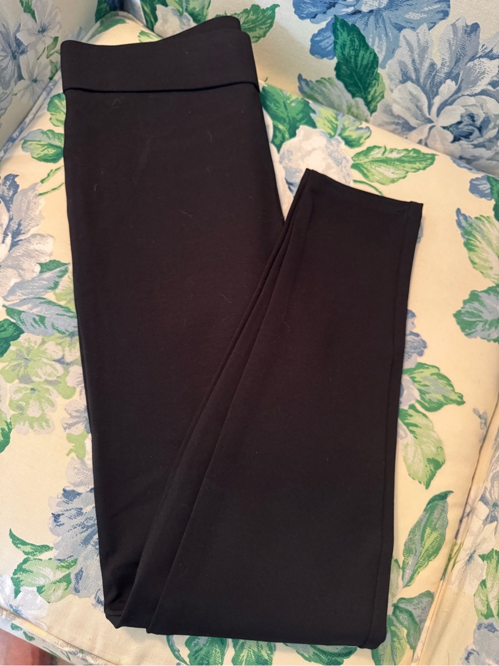 Ann Taylor Ladies Size 4 Classic Black Women's Ponte Knit Ankle Pants. NWOT